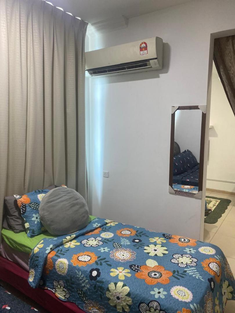 Vista Alam Roomstay Homestay Shah Alam Eksteriør billede